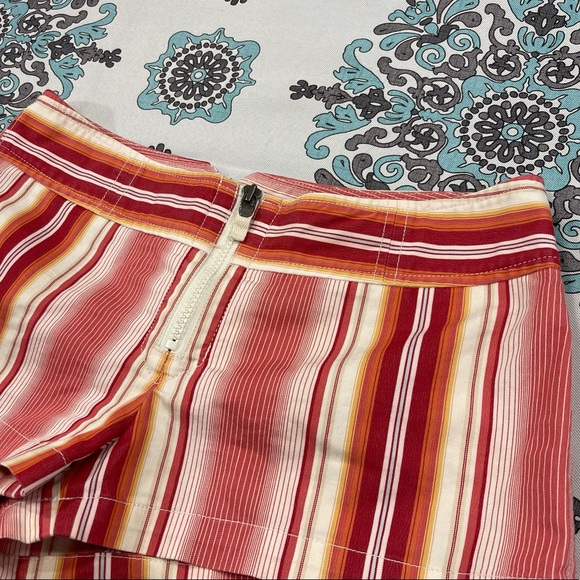 Express Stretch Midrise Oceanside 🏄♀️ Shorts - Picture 2 of 6